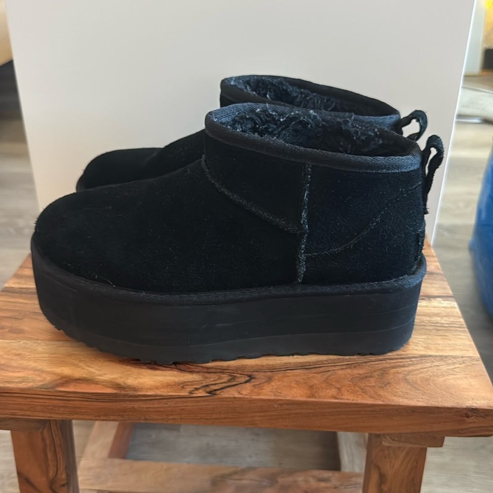 Platform UGG Size 7